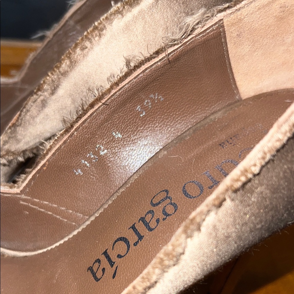 Pedro Garcia Crystal Satin Black and Tan Peep-Toe Heels w/Velvet Bows - Sz. 39.5 - Picture 5 of 9
